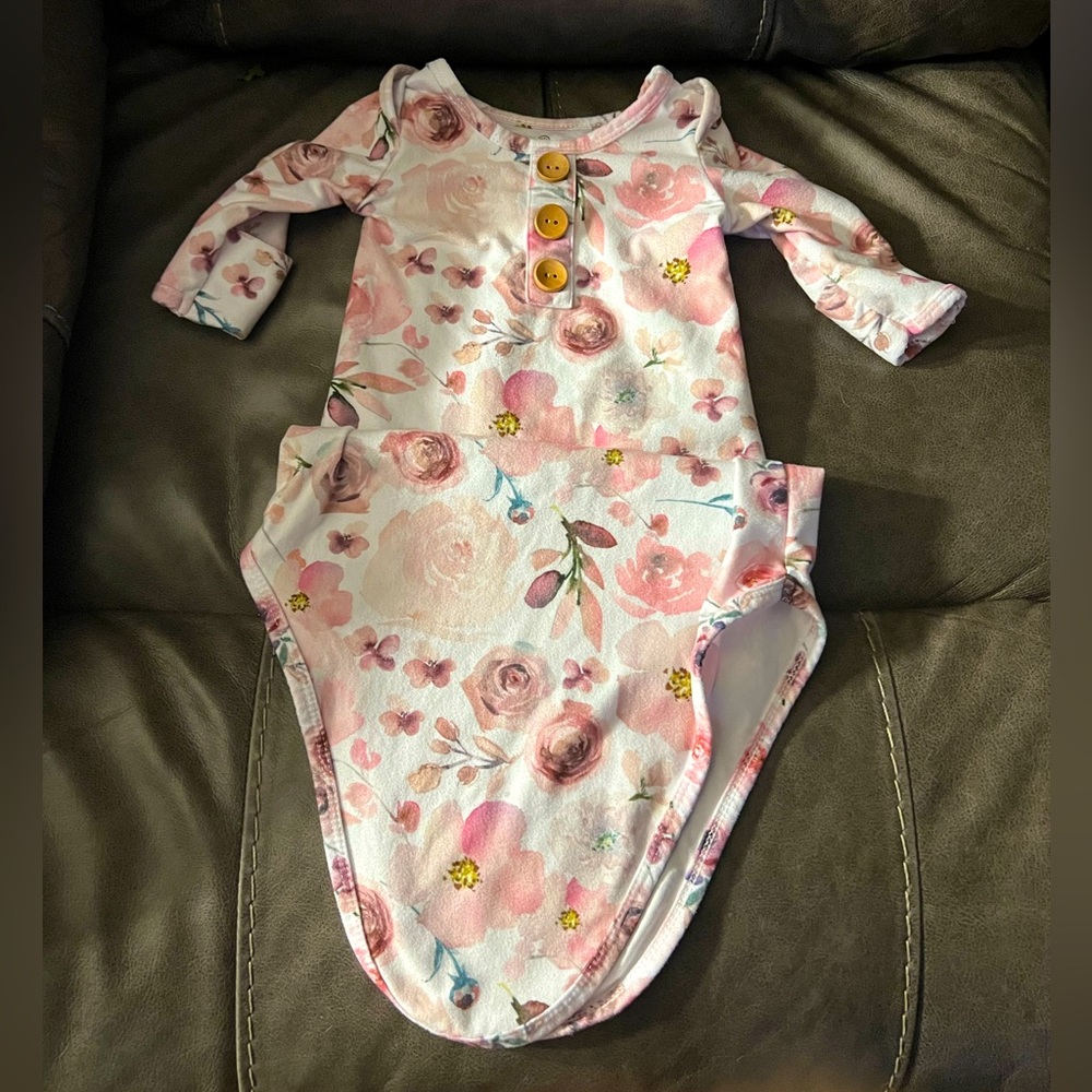 Caden Lane Infant knotted gown